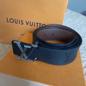 Louis Vuitton reversible belt